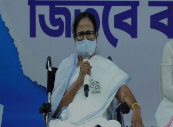 India News | Mamata Accuses BJP-led Govt of Incompetence in Containing COVID-19 Surge, Says Single Motto is to 'capture' Bengal