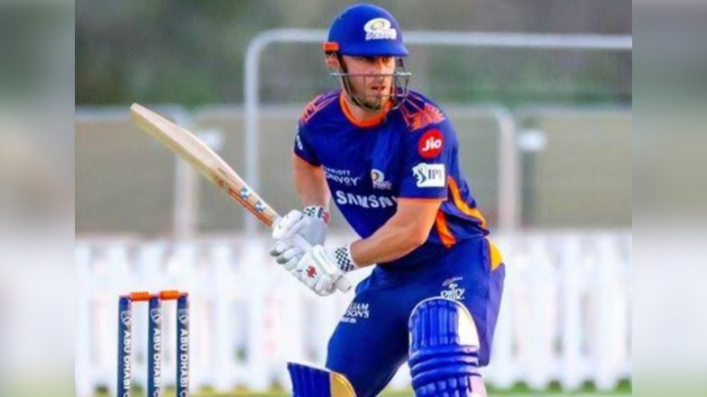 Chris Lynn Receives His Cap From Captain Rohit Sharma, Makes His Mumbai Indians Debut in MI vs RCB IPL 2021 Match (Watch Video)