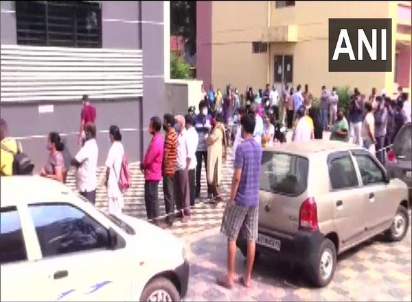 India News | Queues Grow Outside Vaccination Centres in Mangaluru