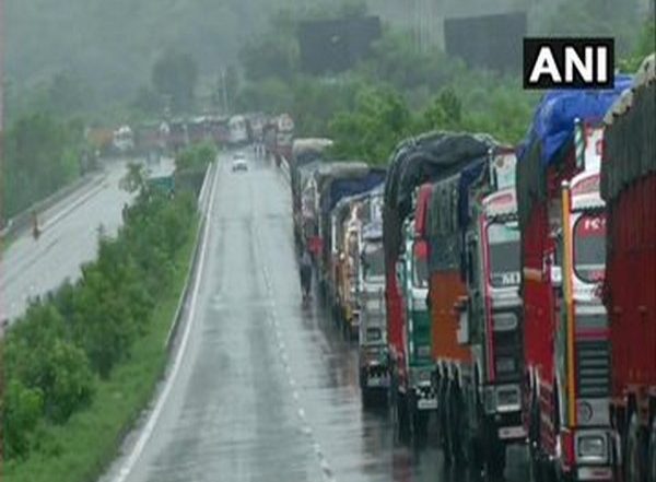 India News | Second Wave of COVID-19 Hits Import-export Business at Mahadipur Border