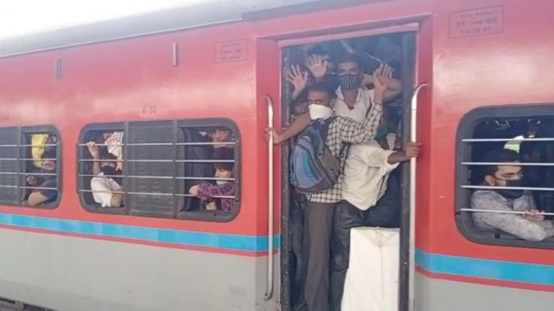 Migrant Labourers Once Again Leave for Home Fearing COVID-19 Lockdown as Cases Surge Continues