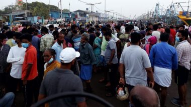 Tamil Nadu: People Flout COVID-19 Norms in Chennai’s Kasimedu Fish Market