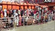 Chitra Purnima 2021: People Take Holy Dip in Ganga in the Ongoing Haridwar's Kumbh Mela