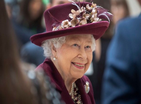 World News | Queen Elizabeth II Thanks Public for 'Support and Kindness' on 95th Birthday