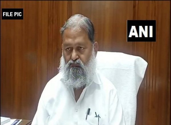 Haryana Health Department To Hold Meeting With Protesting Farmers on COVID-19 Vaccination, Says Anil Vij