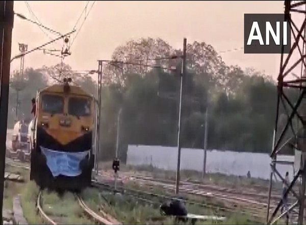 'Oxygen Express' with 44 Tonnes Liquid Oxygen Reaches Maharashtra's Kalamboli from Hapa in Gujarat