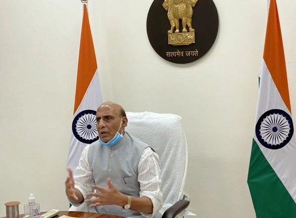 India News | Rajnath Singh Reviews Defence Ministry's Efforts to Deal with COVID-19 Crisis