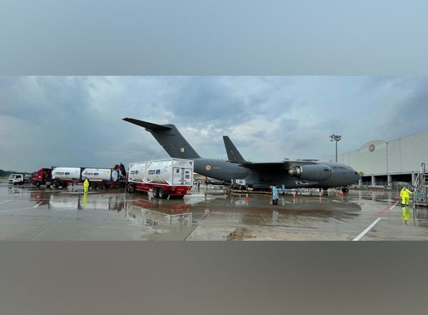 World News | COVID-19: IAF Ready to Airlift Oxygen Containers from Singapore
