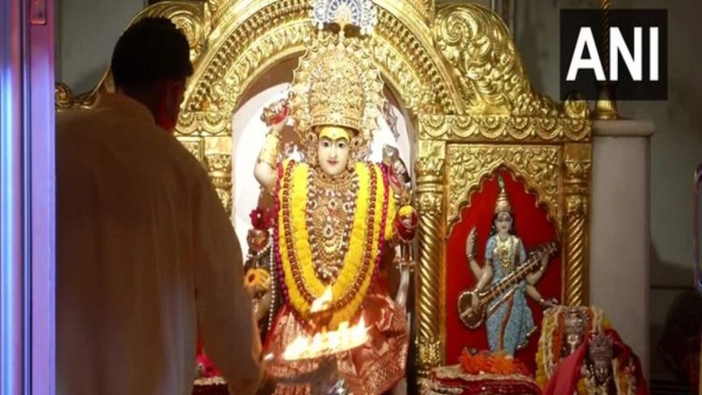 Chaitra Navratri 2021: Morning 'Aarti' Performed at Delhi's Jhandewalan Temple on First Day of Navratri