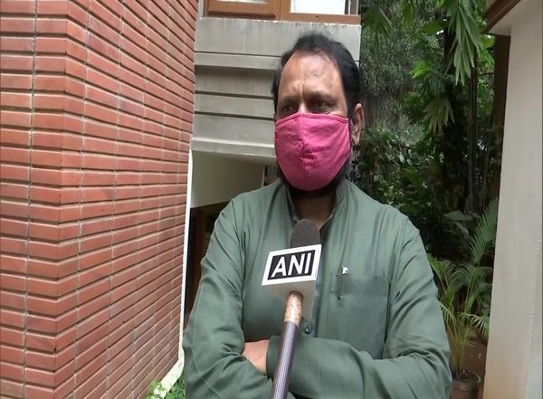 India News | COVID-19 Lockdown: Special Buses to Help People Return to Their Cities, Says Karnataka Dy CM