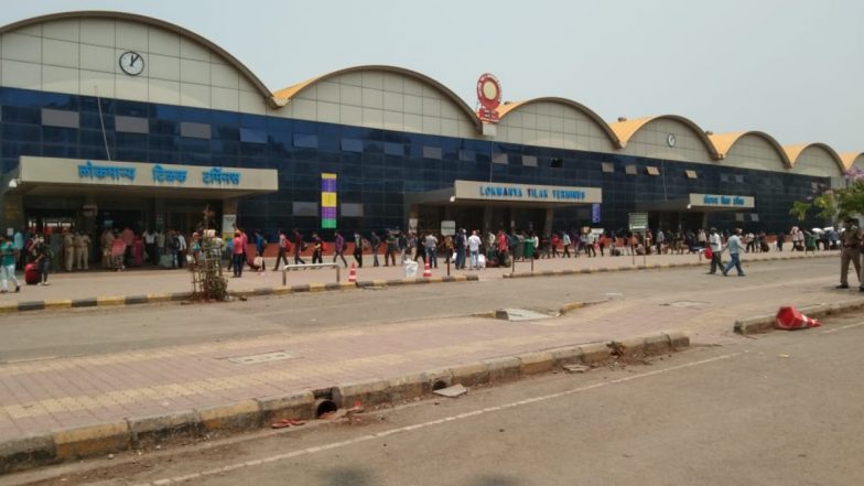 Mumbai: Passenger Rush Outside Lokmanya Tilak Terminus After Maharashtra Govt Announced Restrictions, Central Railway Asks People Not To Panic