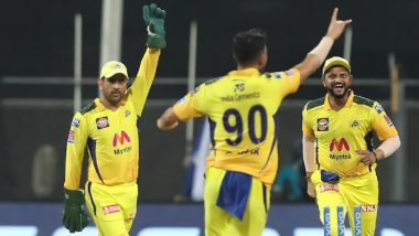 Caught on Stump Mic! MS Dhoni’s Hilarious Comment During CSK vs RR, IPL 2021 Goes Viral (Watch Video)