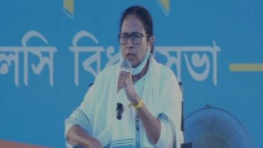 West Bengal Assembly Elections 2021: Mamata Banerjee Blames ‘Outsider’ Goons for COVID-19 Spread, Says RT-PCR Test Must To Enter in State