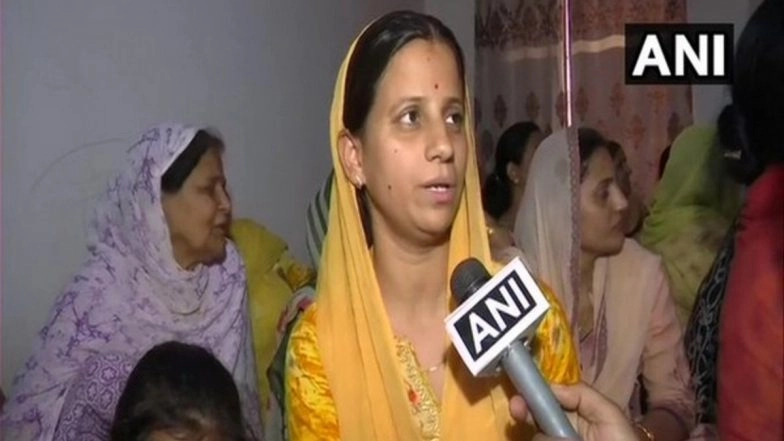 Bijapur Naxal Attack: 'Happiest Day of My Life', Says Wife of CRPF Jawan Rakeshwar Singh Manhas Released by Naxals