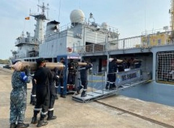 India News | COVID-19: Southern Naval Command Deputes 2 Ships to Ferry Oxygen Cylinders to Lakshadweep