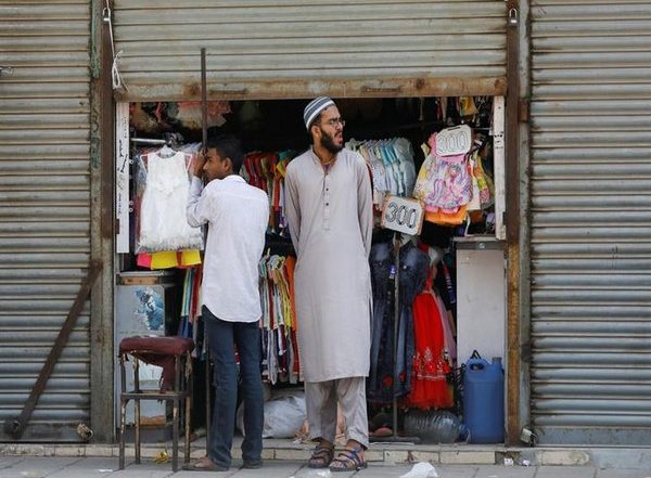 Pakistan Mulling Complete Lockdown Due to High Positivity Rate of COVID-19