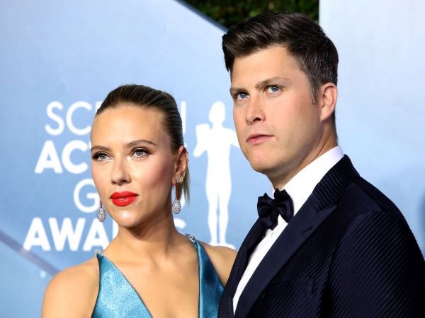 Scarlett Johansson Just Wore a Micro-Minidress with a '50s Bob For a Rare  Outing With Colin Jost