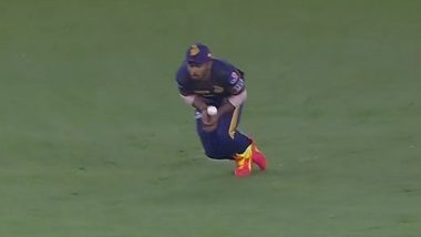 IPL 2021: Rahul Tripathi Takes Sensational Catch to Dismiss Mayank Agarwal During PBKS vs KKR Clash (Watch Video)