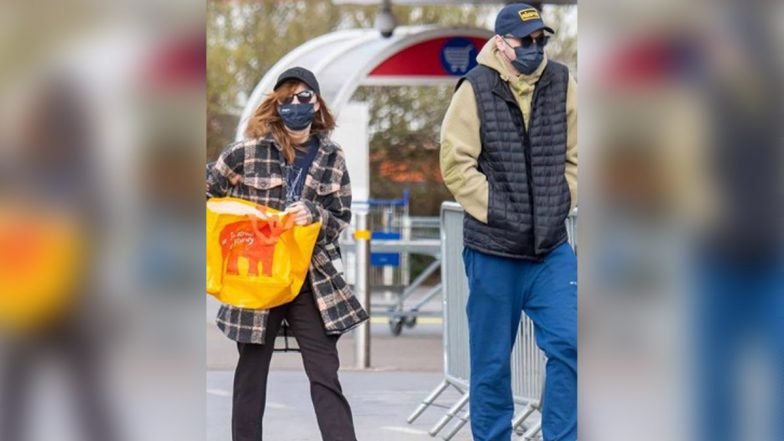 Pete Davidson and Bridgerton Star Phoebe Dynevor Confirm Romance by Publicly Strolling on UK Roads