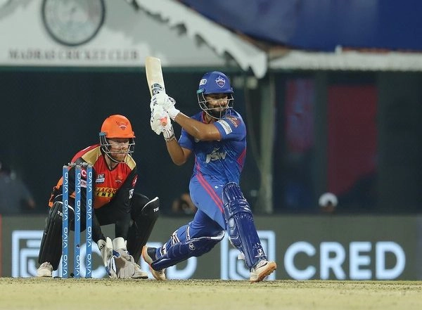 Sports News | IPL 2021: Delhi Capitals Hold Nerve to Beat SRH in Super Over Thriller