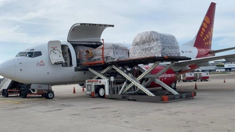 SpiceJet Airlifts 800 Oxygen Concentrators From Hong Kong to Delhi for Emergency Use