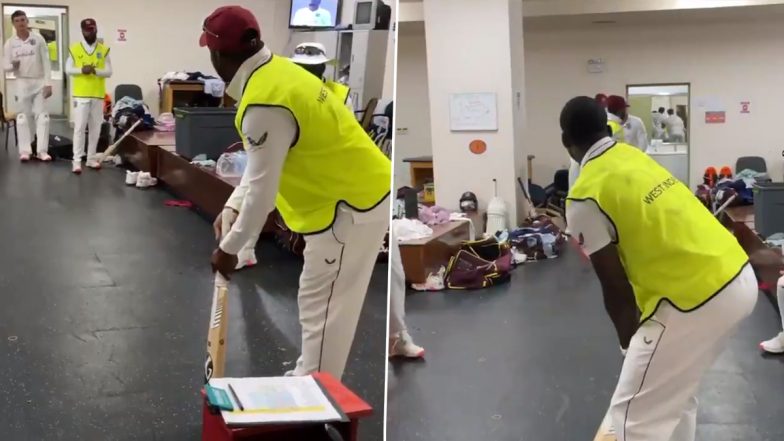 Darren Bravo, Hayden Walsh Enjoy Cricket Inside Dressing Room as West Indies vs Sri Lanka 2nd Test Halts Due to Rain