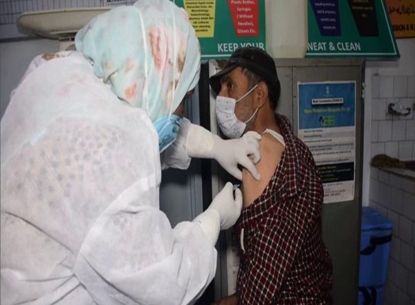 India News | COVID-19: Vaccination Drive Intensified in Kashmir's Pulwama After Surge in New Cases