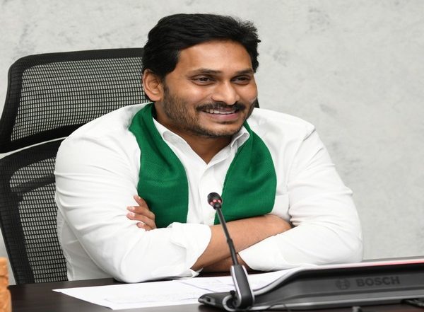 India News | Andhra CM Holds Meeting to Review COVID-19 Preparedness, Instructs Officials to Carry out Oxygen Audit in Hospitals