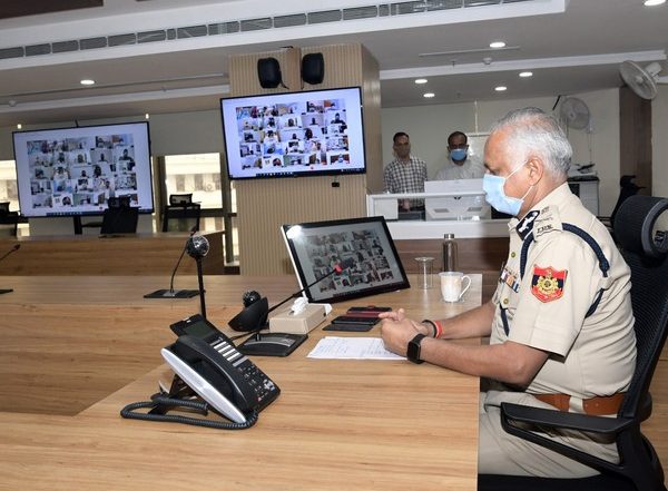 India News | Delhi Police Commissioner Reviews Lockdown Implementation