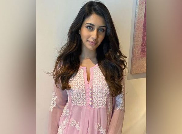 Entertainment News | Warina Hussain Quits Social Media, Quotes Aamir Khan in Latest Post