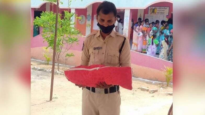 Andhra Pradesh Police Constable, Deployed in Tamil Nadu for Assembly Elections, Takes Care of Baby While Mother Casts Vote