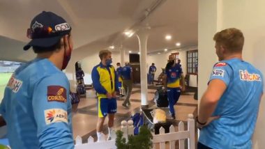 Delhi Capitals and Chennai Super Kings Players Exchange Pleasantries While Maintaining Social Distancing Ahead of Their IPL 2021 Match (Watch Video)