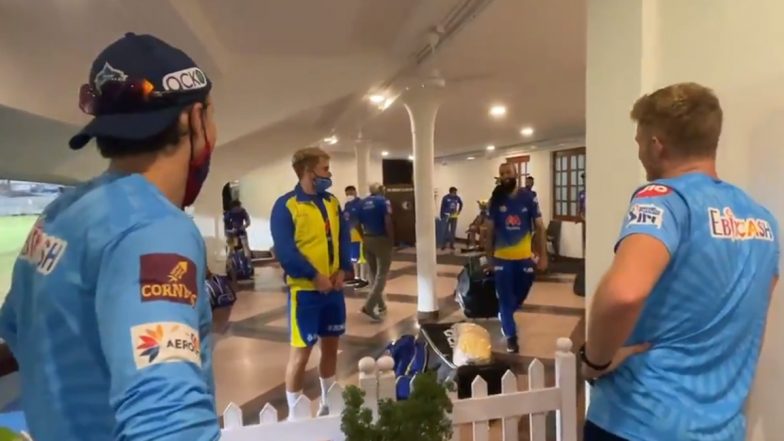 Delhi Capitals and Chennai Super Kings Players Exchange Pleasantries While Maintaining Social Distancing Ahead of Their IPL 2021 Match (Watch Video)