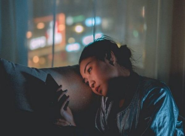 Lifestyle News | Can Night Mode Feature Help You Sleep Better?