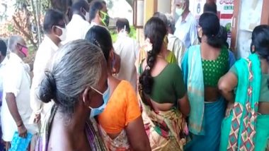 Andhra Pradesh: Large Number of People Gather for COVID-19 Vaccine Registration at Primary Healthcare Centre in Veeravalli