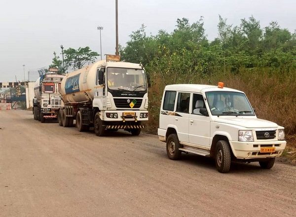 India News | COVID-19: Odisha Dispatches 15 Tankers of Medical Oxygen for Other States