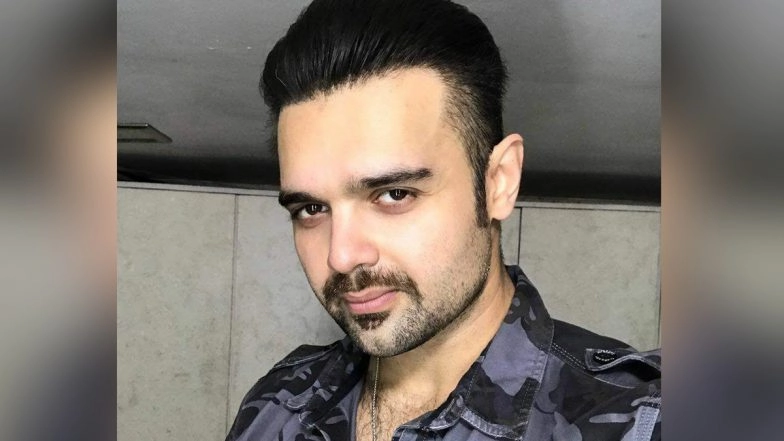 Mimoh Chakraborty Signs Up for an Online Course at Stanford University