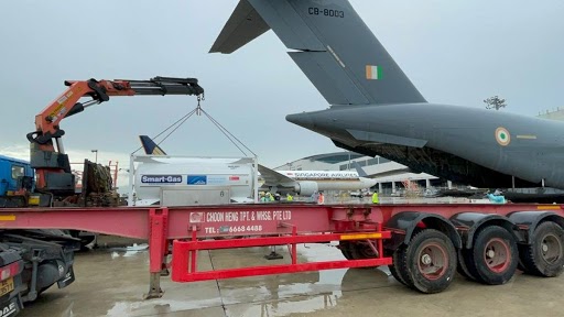 IAF’s C-17 Aircraft Reaches Changi International Airport in Singapore To Load 4 Containers of Cryogenic Oxygen Tanks (See Pic)