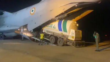Indian Air Force Roped Into Transportation of Oxygen Tanks, 2 IAF C-17 Aircraft Airlift Empty Cryogenic Oxygen Containers to Panagarh in West Bengal (Watch Video)
