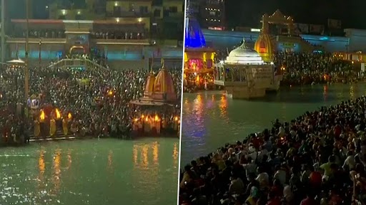 Kumbh Mela 2021: Massive Crowd Gathers at Haridwar's Har Ki Pauri For Ganga Aarti Despite Rising COVID-19 Cases (See Pics)