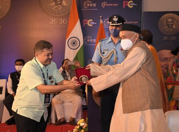 Business News | Author Sabarna Roy Gets Champions of Change Award