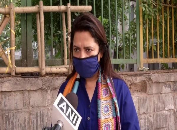 India News | Meenakshi Lekhi Slams Delhi Govt for Oxygen Shortage, Being Unprepared Amid COVID Surge