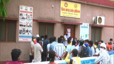 India News | Relatives of COVID-19 Patients in Gorakhpur Wait for Hours for Remdesivir