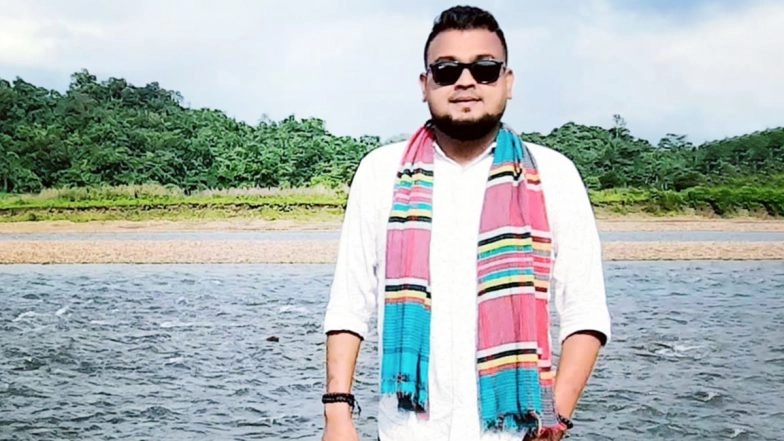 Folk Singer Bikramjit Baulia Sings Songs on Phone to Lift Spirit of COVID-19 Patients 