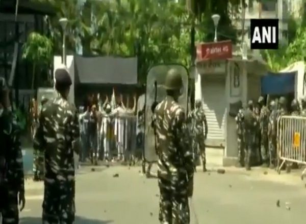 Narada Scam: TMC Supporters Pelt Stones on Security Forces Outside CBI Office in Kolkata