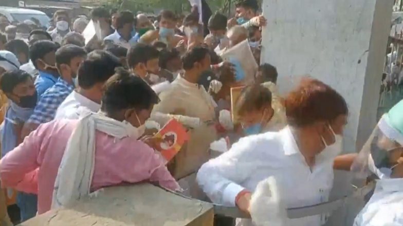 UP Panchayat Elections Results 2021: Counting Agents Flout Social Distancing Norms in Hathras, Gather in Large Numbers Outside Centre (Watch Video)