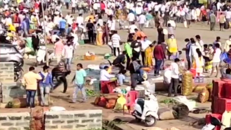 Karnataka: People Throng APMC Market in Hubli Amid Janata Curfew, See Pics