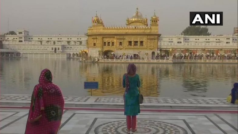 Guru Teg Bahadur Ji 400th Prakash Purab: Devotees Take Holy Dip in ‘Sarovar’ at Golden Temple in Amritsar and Offer Prayers