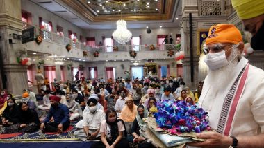 Guru Teg Bahadur Ji 400th Prakash Purab: PM Narendra Modi Offers Prayers at Gurudwara Sis Ganj Sahib in Delhi (Watch Video)