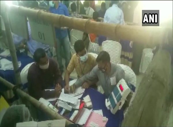 India News | Trends Suggest TMC Likely to Cross Halfway Mark in West Bengal